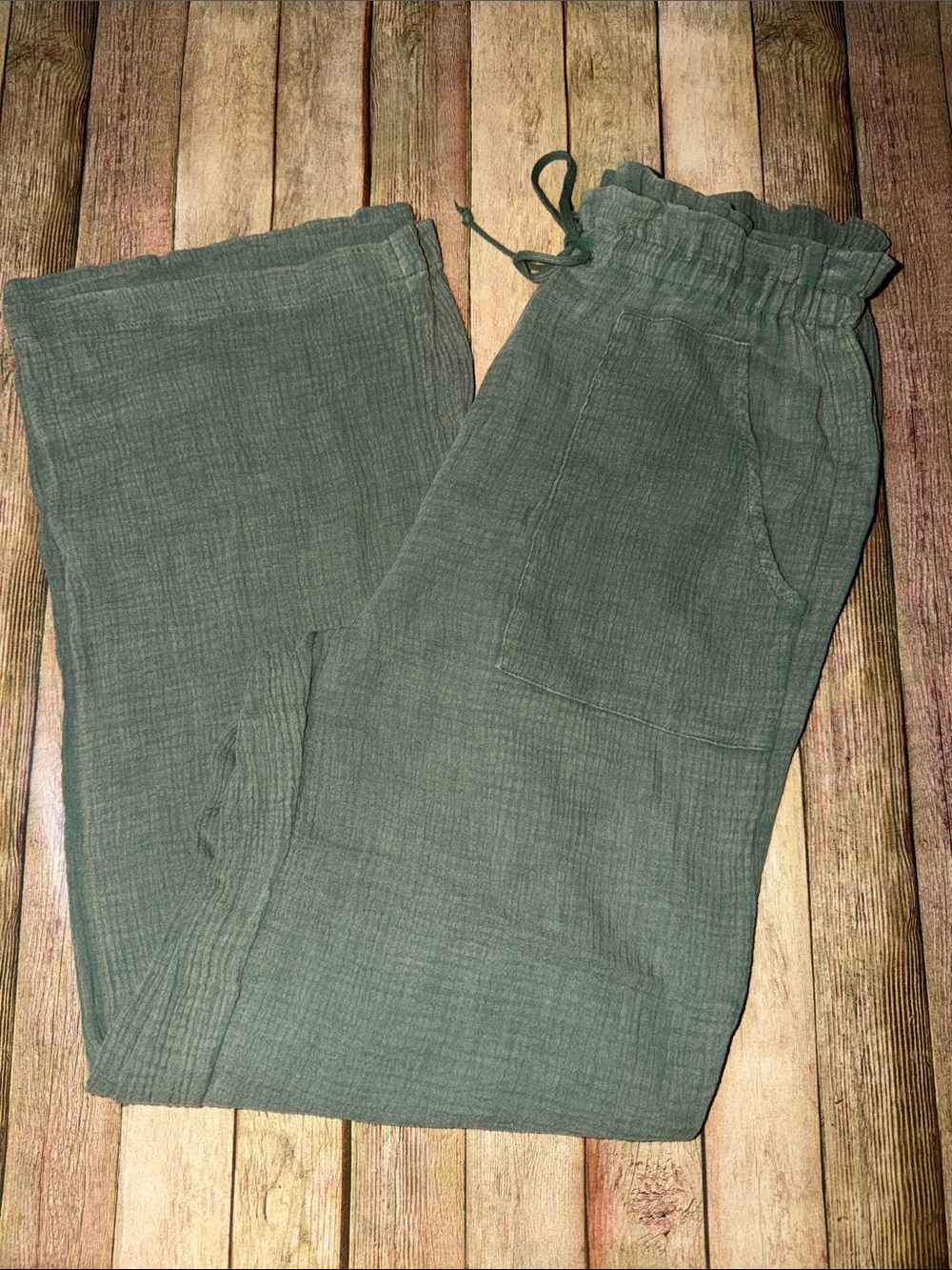 Wide-Leg Drawstring Pants in Olive Green